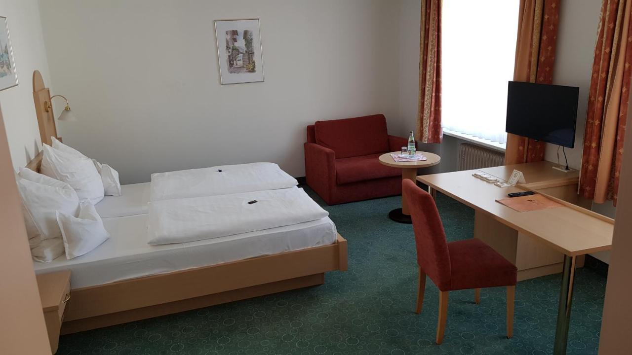 Hotel Gasthof Specht Aichach Exteriör bild