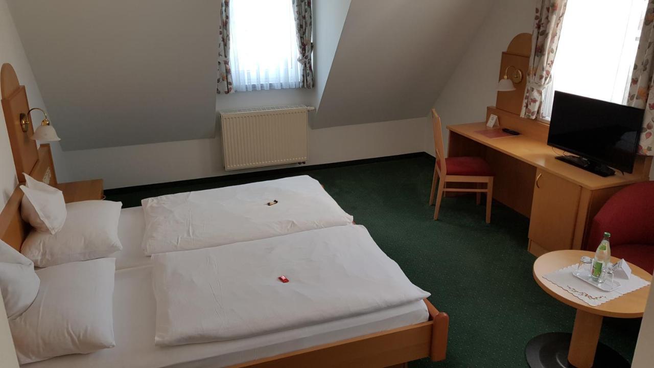 Hotel Gasthof Specht Aichach Exteriör bild
